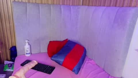 eva_joneess online show from August 5, 11:58 pm