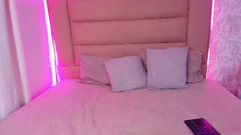 eva_lopez19 online show from August 14, 1:48 pm