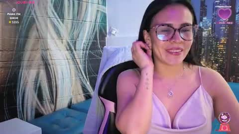 Eva  online show from August 12, 9:50 pm