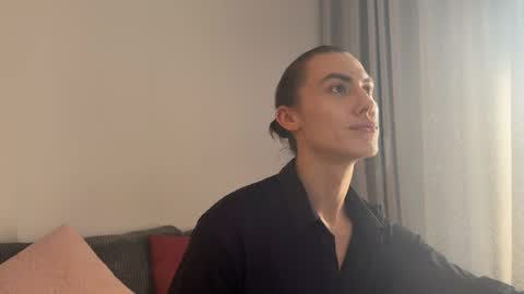 eva_simon__ online show from May 6, 9:22 am
