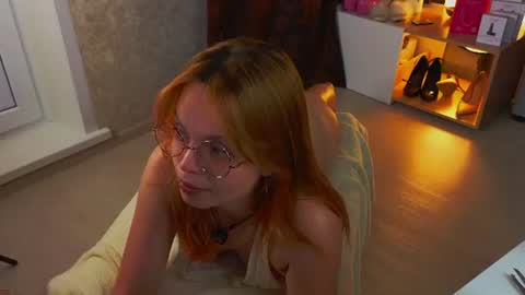 eva_sinn online show from August 6, 7:35 pm