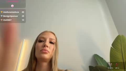 Hello Im Eva New there online show from August 4, 5:04 am