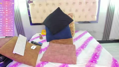 evaa_white online show from August 15, 4:44 pm
