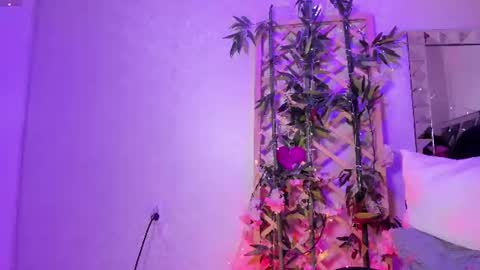 EvaBloom online show from August 11, 11:18 pm