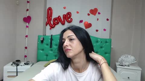 EvaClarkk online show from August 12, 5:10 am