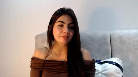 evacollins12 online show from August 3, 11:56 pm