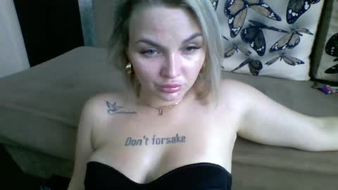 evadelicious_ online show from August 3, 7:26 am