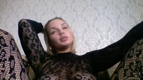 evadelicious_ online show from August 9, 9:32 am