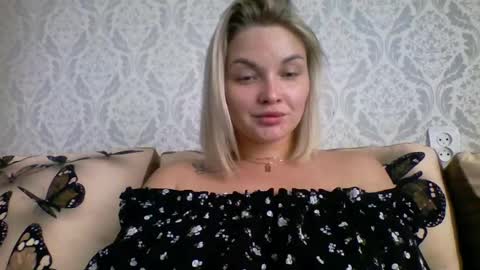 evadelicious_ online show from August 9, 2:29 pm