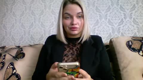 evadelicious_ online show from August 15, 6:39 am