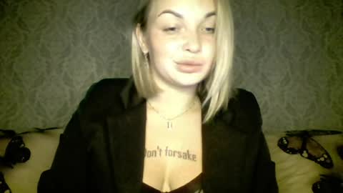 evadelicious_ online show from August 15, 6:34 pm