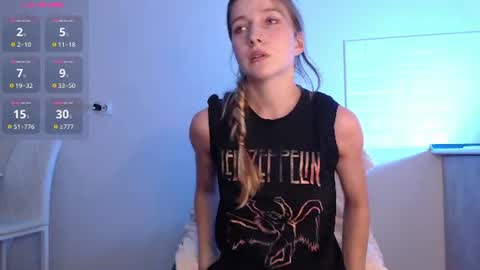 evahailey_ online show from August 1, 5:24 am