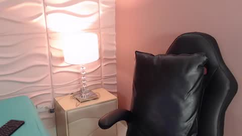   online show from August 9, 9:05 pm