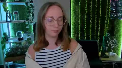 evalora online show from August 12, 8:11 pm