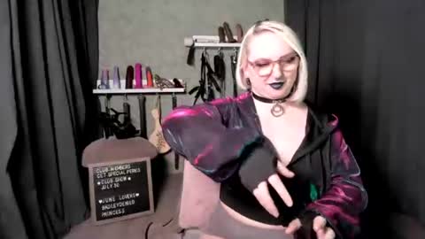 Evan Harlowe online show from July 28, 11:55 pm