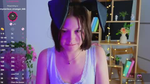 EvaOnyx online show from May 14, 4:39 pm