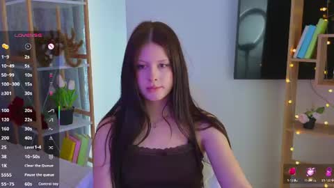 EvaOnyx online show from June 12, 4:25 pm