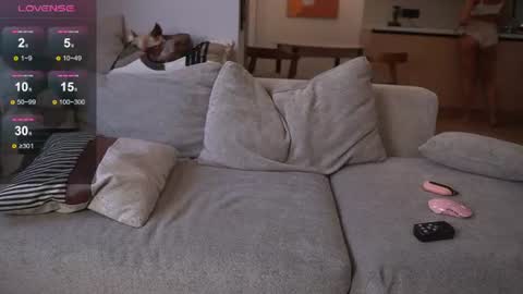 evaorion_ online show from August 6, 9:19 am