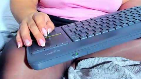 evapalmer_1 online show from August 8, 2:50 pm