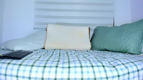 evapalmer_1 online show from August 10, 11:44 am