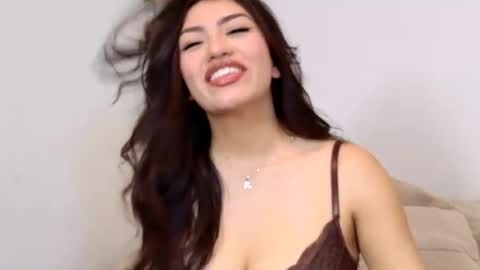 Evelyn  IG evee  lyn20 online show from July 9, 6:18 am