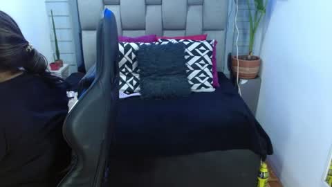 evelin zaens online show from August 13, 4:04 am