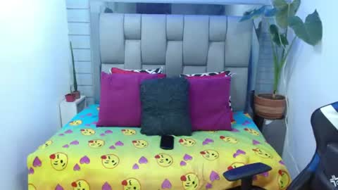 evelin zaens online show from August 14, 8:07 am
