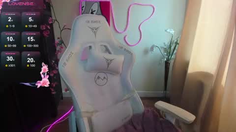 Evelina online show from August 4, 2:19 am