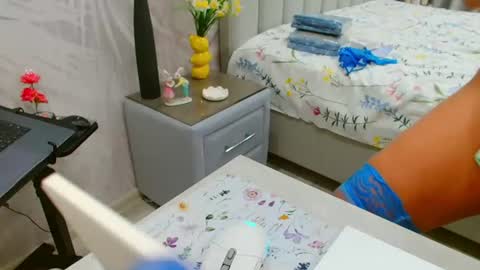 evelove online show from August 5, 3:21 pm