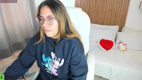 evely_crosss online show from August 4, 6:16 pm