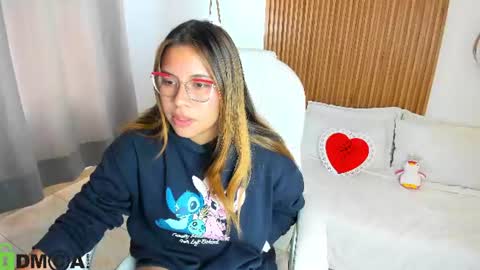 evely_crosss online show from August 6, 6:29 pm