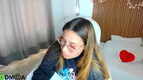 evely_crosss online show from August 7, 7:03 pm