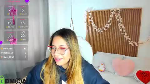 evely_crosss online show from August 10, 6:53 pm