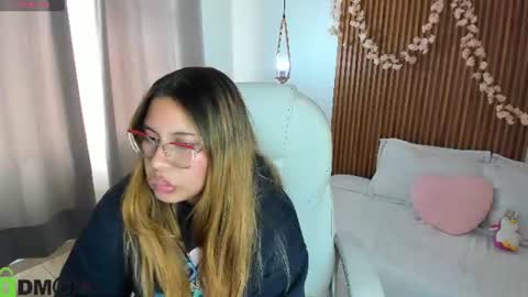 evely_crosss online show from August 11, 7:05 pm
