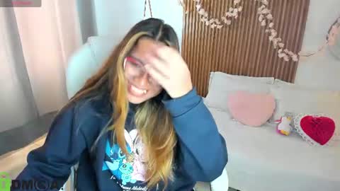 evely_crosss online show from August 13, 2:31 pm