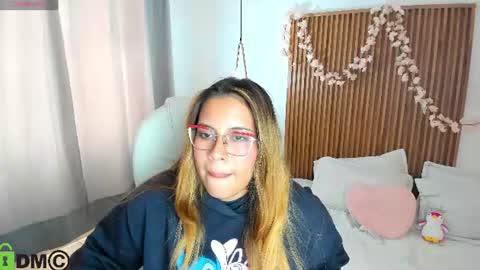 evely_crosss online show from August 13, 5:49 pm