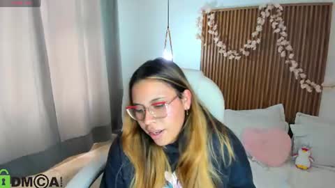 evely_crosss online show from August 13, 6:55 pm