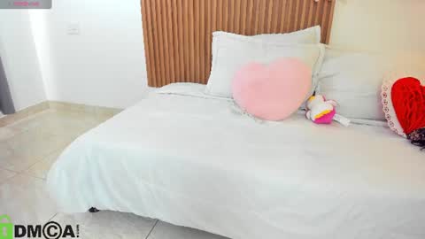 evely_crosss online show from August 14, 3:26 pm