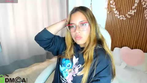 evely_crosss online show from August 14, 5:38 pm