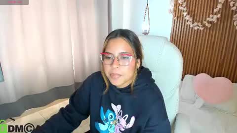 evely_crosss online show from August 14, 6:44 pm