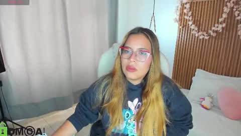 evely_crosss online show from August 15, 2:32 pm