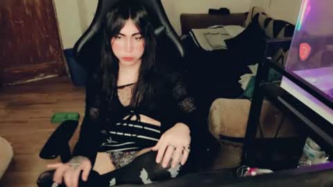 evelyn420521 online show from July 23, 9:50 pm