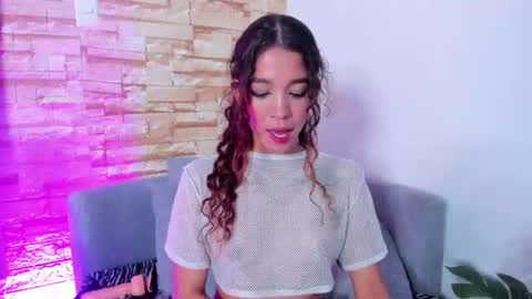 evelyn__rose1 online show from August 12, 9:44 am
