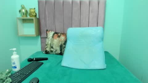 evelyn_morgan1 online show from July 19, 1:40 am