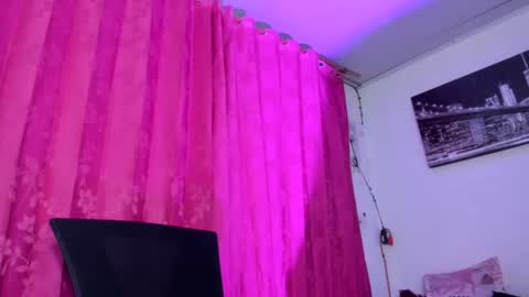 Evelyn Sandoval online show from August 1, 4:29 am