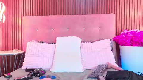 Evelyn online show from August 9, 12:55 am