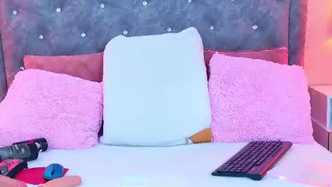 Evelyn online show from August 11, 10:45 pm