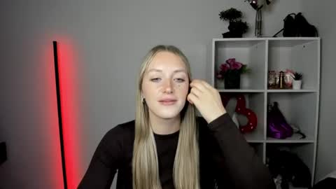 evelynblond online show from July 27, 5:18 pm