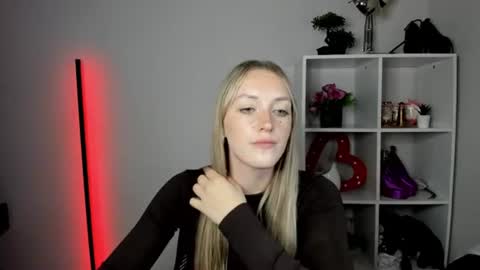 evelynblond online show from July 27, 6:24 pm