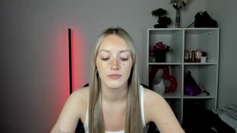 evelynblond online show from July 28, 12:44 pm